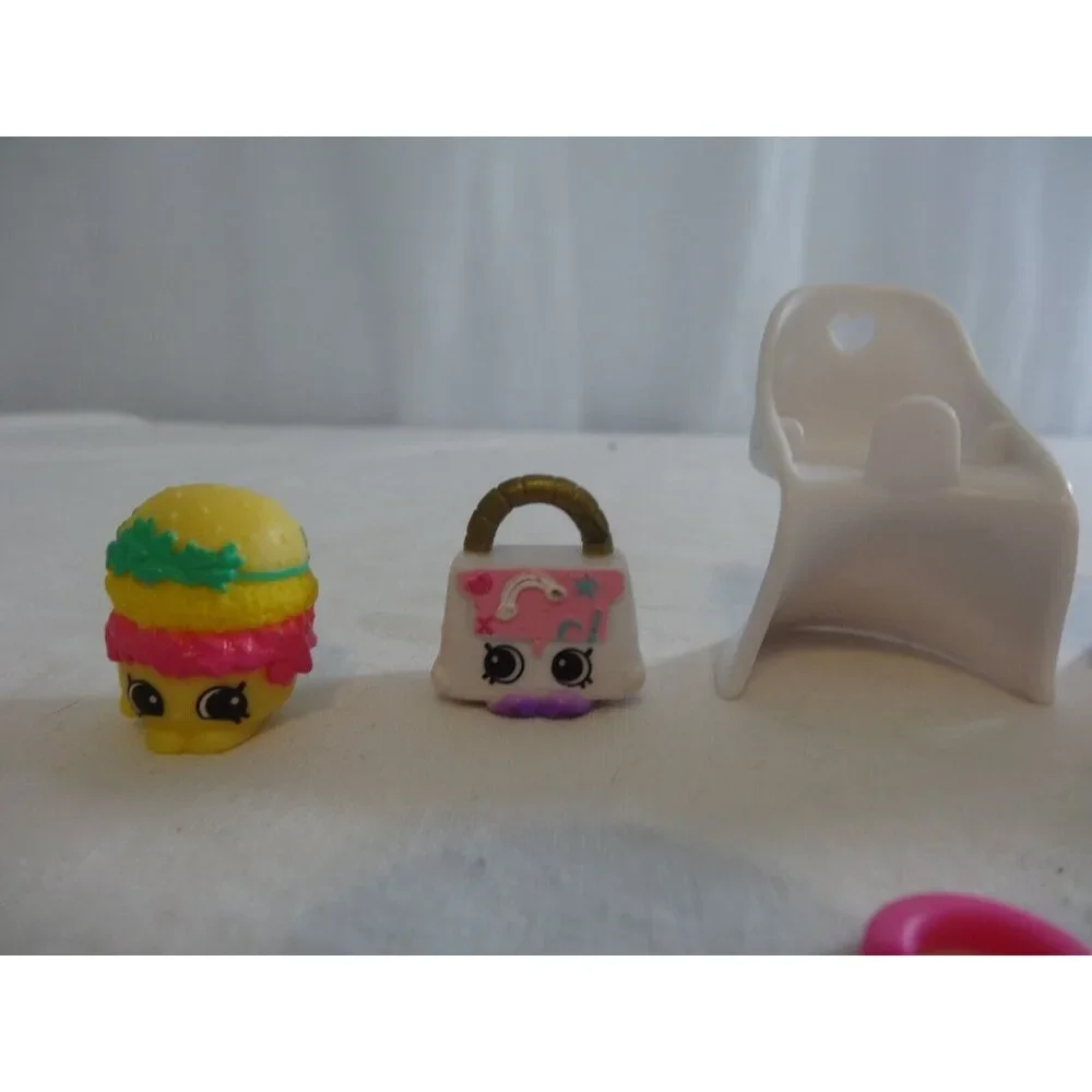Shopkins Shopville Super Mall Shoppies Figures Acces Furniture and 4 Rare shopki